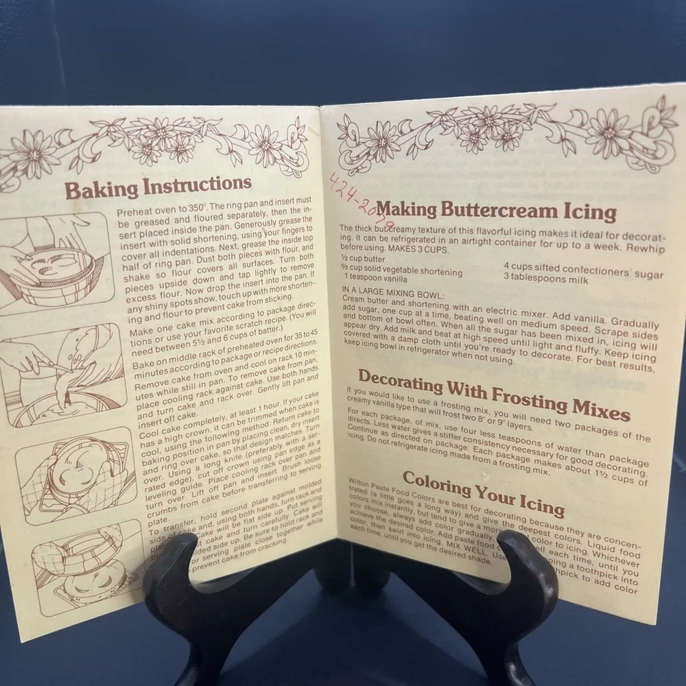1976 Wilton Complete Instructions For Baking & Decorating Santa Cake Foldout